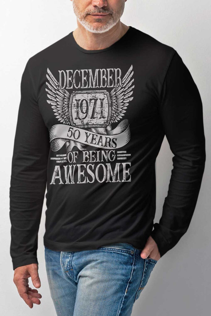Awesome years - for a birthday with a month and a year to order - a T-shirt, blouse or sweatshirt liratech.ro 18, 20, 30, 40 și 50 de ani: disponibile și cu mânecă lunga.